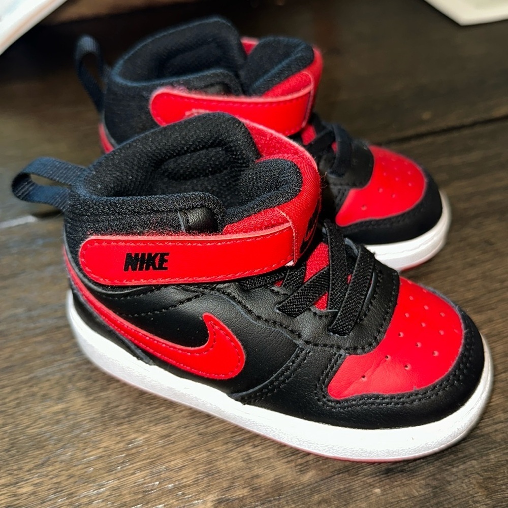 Nike‎ Court Borough Low (TDV) Red & Black size 6C